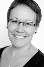 Jennifer Brix - Sachbearbeiterin für Vertragswesen und Reisekosten Jennifer Brix - Sachbearbeiterin für Vertragswesen und Reisekosten