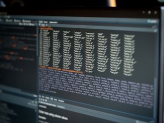 Codeschnipsel auf Laptop-Bildschirm